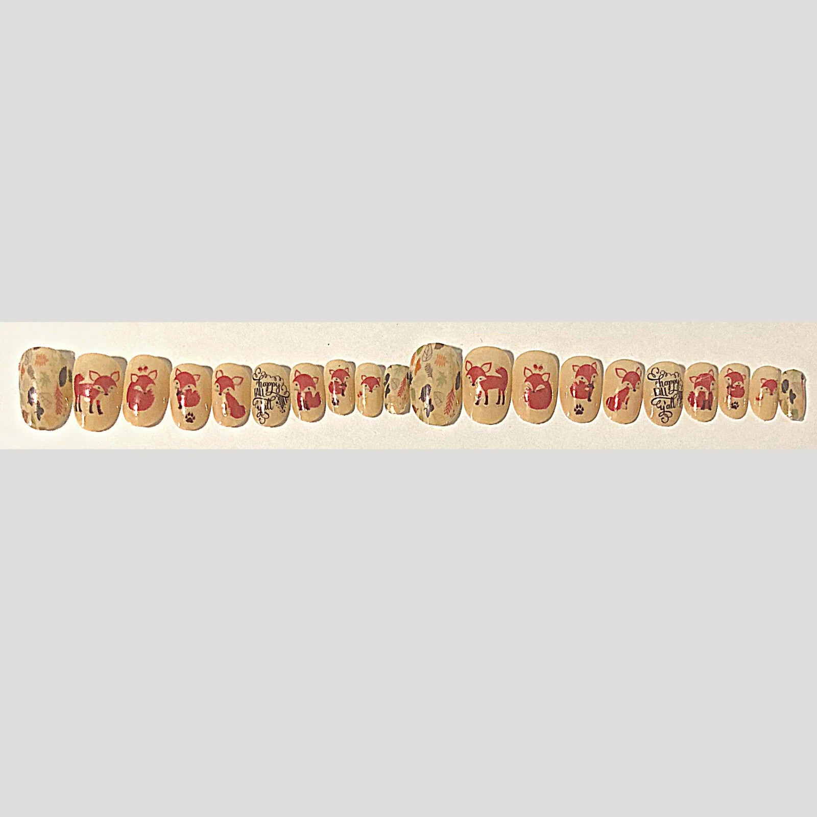 Red Foxes Press-On Nail Set – Short Round (Size 0-9)