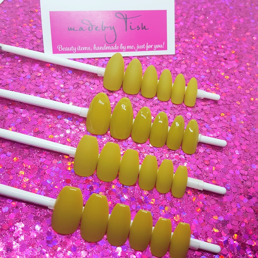 Ready To Wear – The Grass Is Greener | Light Green | Coffin or Stiletto Nail Set