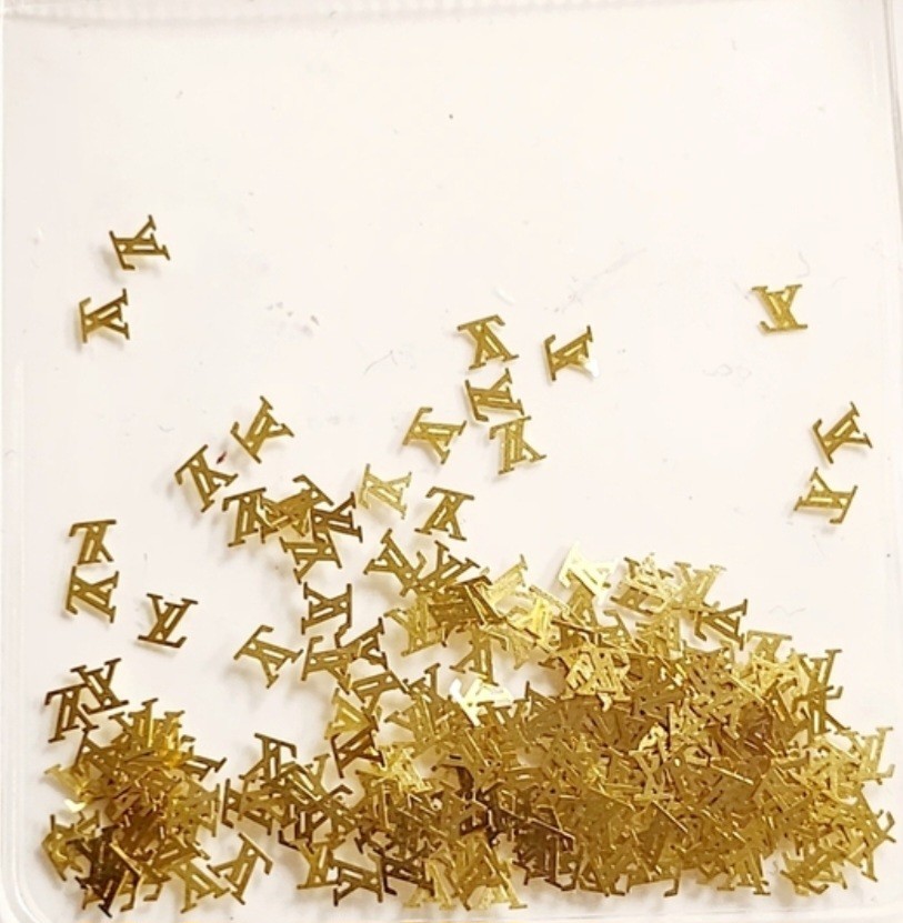 NWT NAIL ART DESIGN 4mm×3mm GOLD METAL NAIL DECALS: N°15