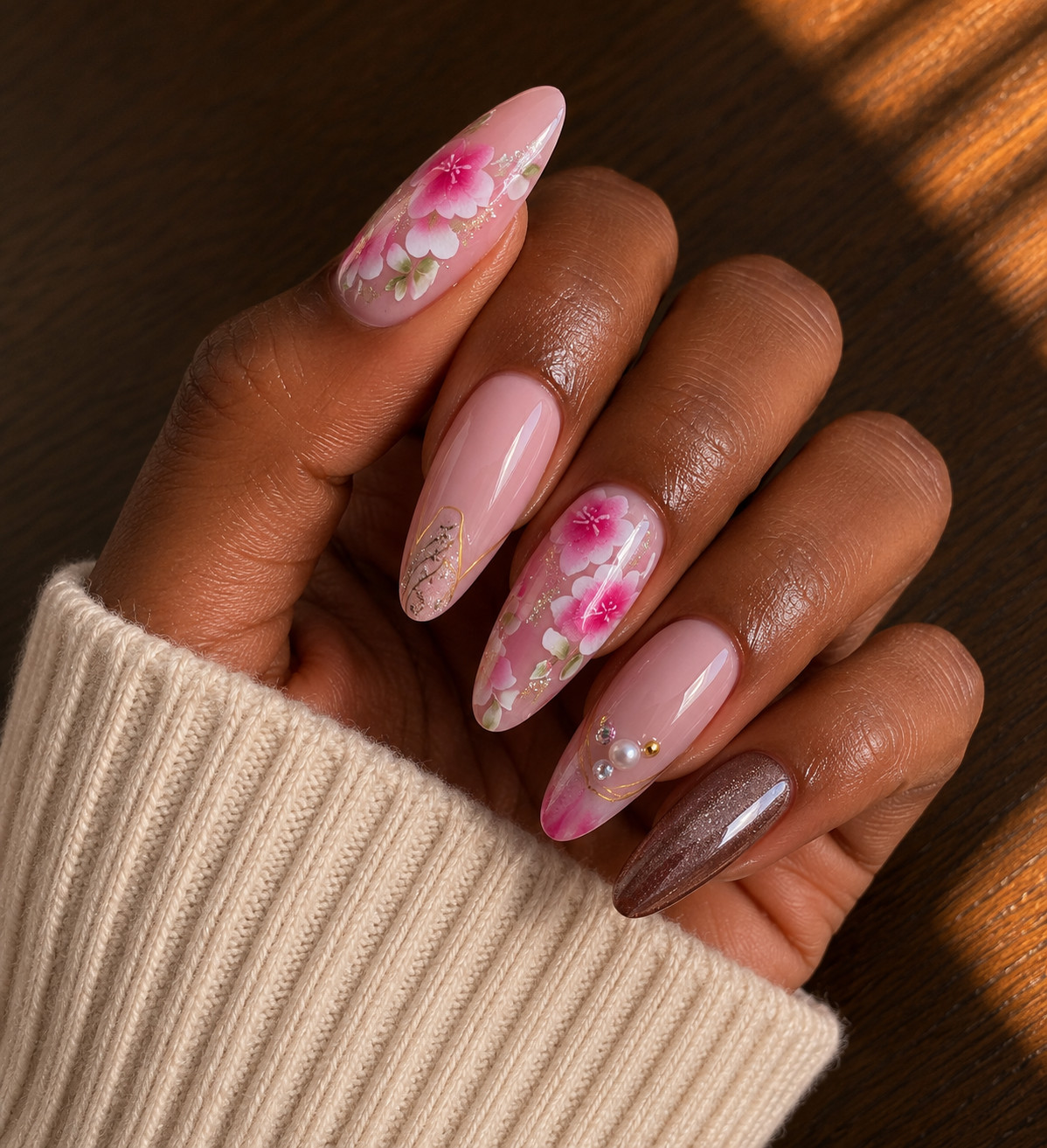 Floral Bush Press-On Nails | Pink flower nails | Medium almond | 10-Piece Set