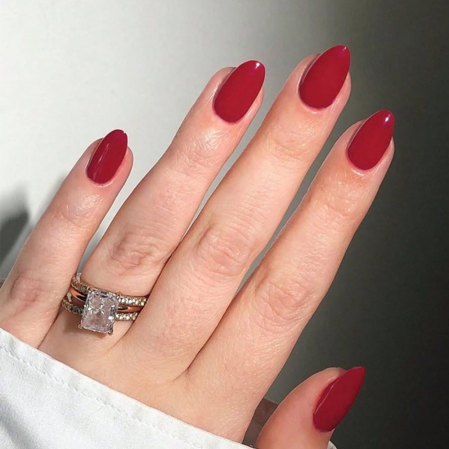 60pcs-Simple Red Press on Nails, Solid Color Glossy Almond Nails, Timeless Style
