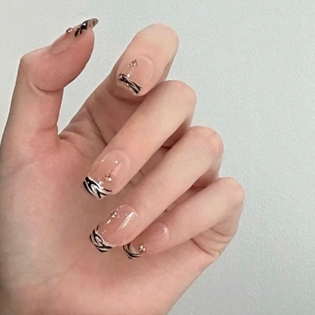 Daily versatile cat-eye and French detachable and reusable press on nails 2 pack