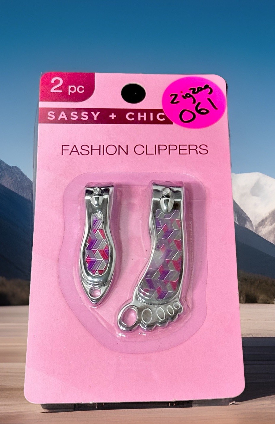 NAIL CLIPPERS Sassy + Chic (2 pcs) Rainbow Hearts Foot Shaped BRAND NEW