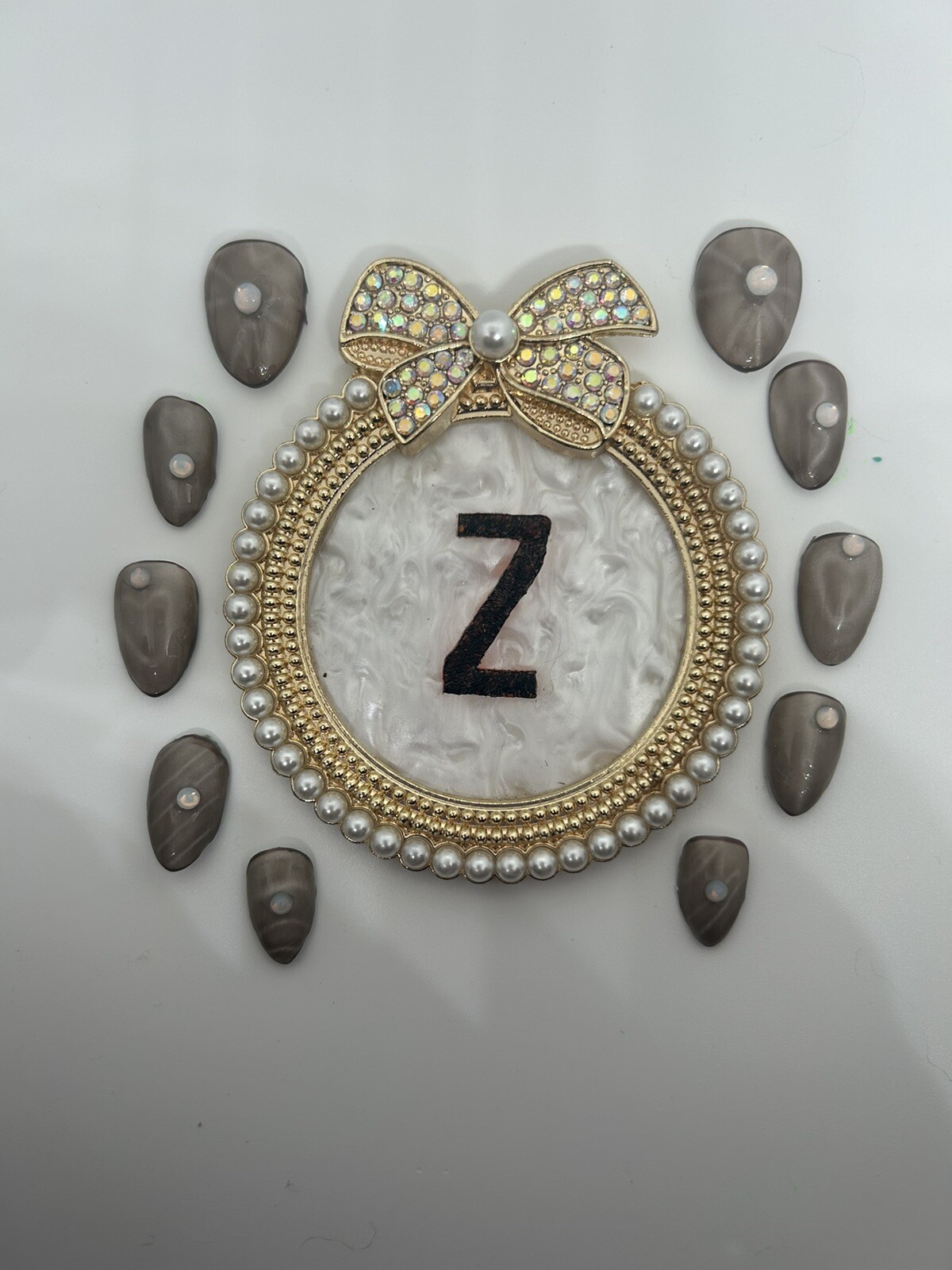 Z NAILZ Handmade M almond Magnetic Beige Press On Nails With “Opals”