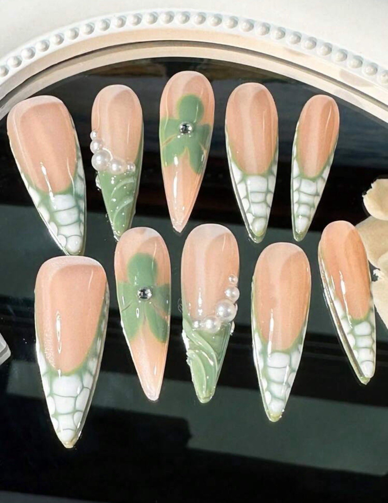 ENEN Medium Almond 3D Self-Adhesive French Floral Press-On Nails Nude Green
