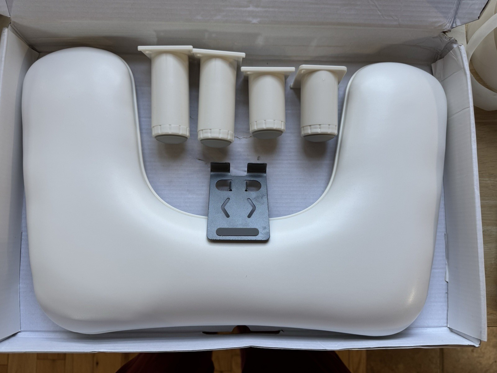 U-Shaped Adjustable Manicure Arm Rest Pillow – White – Read
