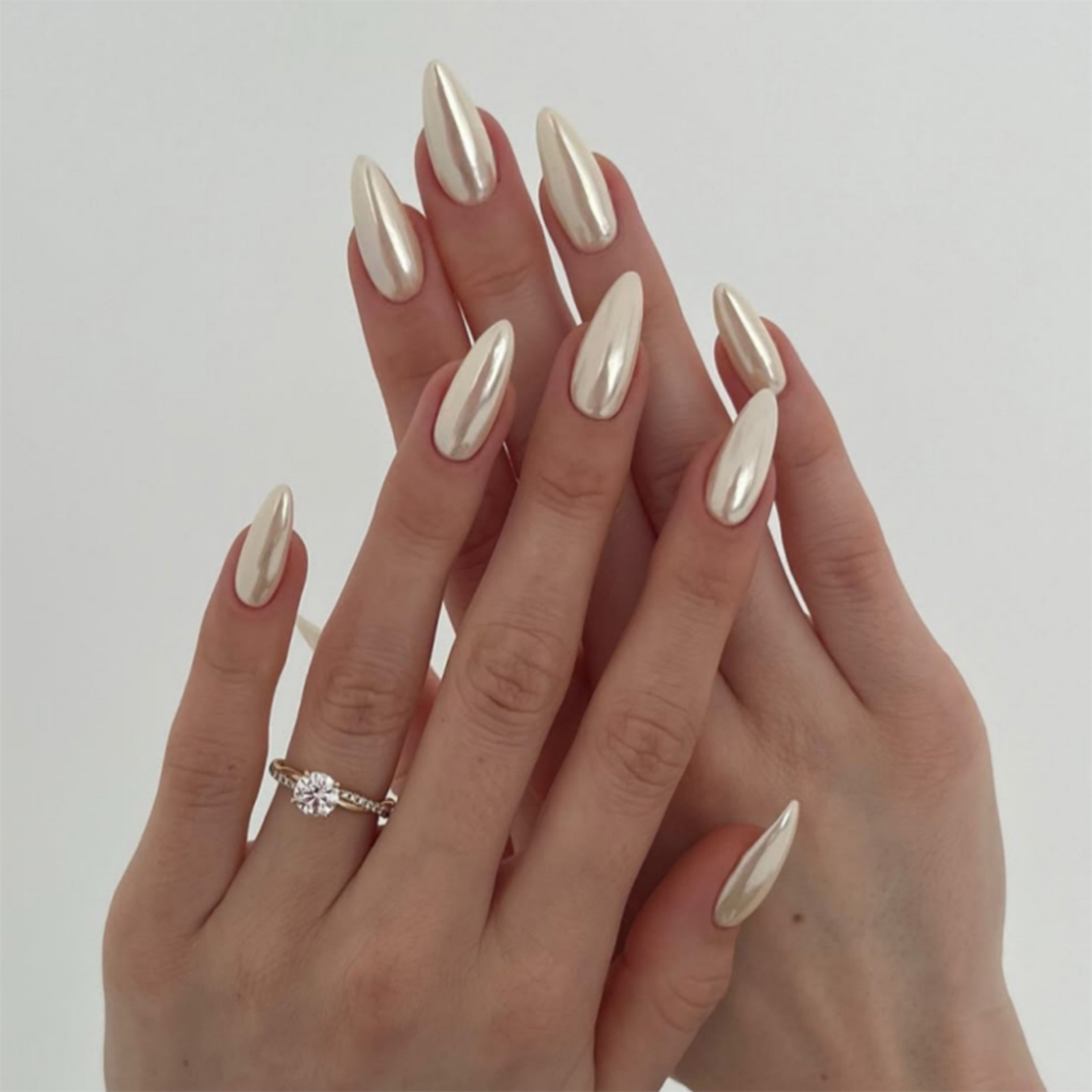 30 Pcs Solid Color Press-on Nails with Glitter Effect Medium-Length Almond Nails