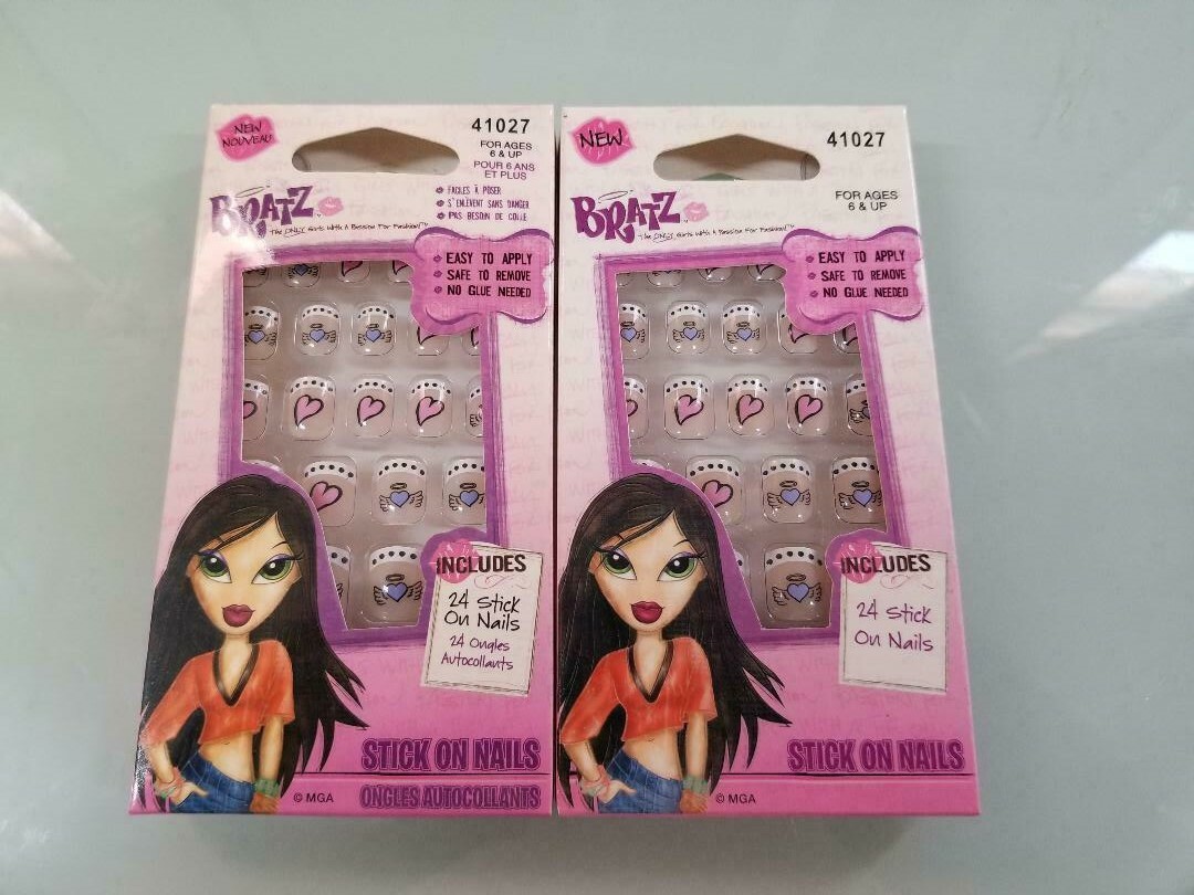 LOT OF 2 Bratz Stick On Nails – 41027 V3