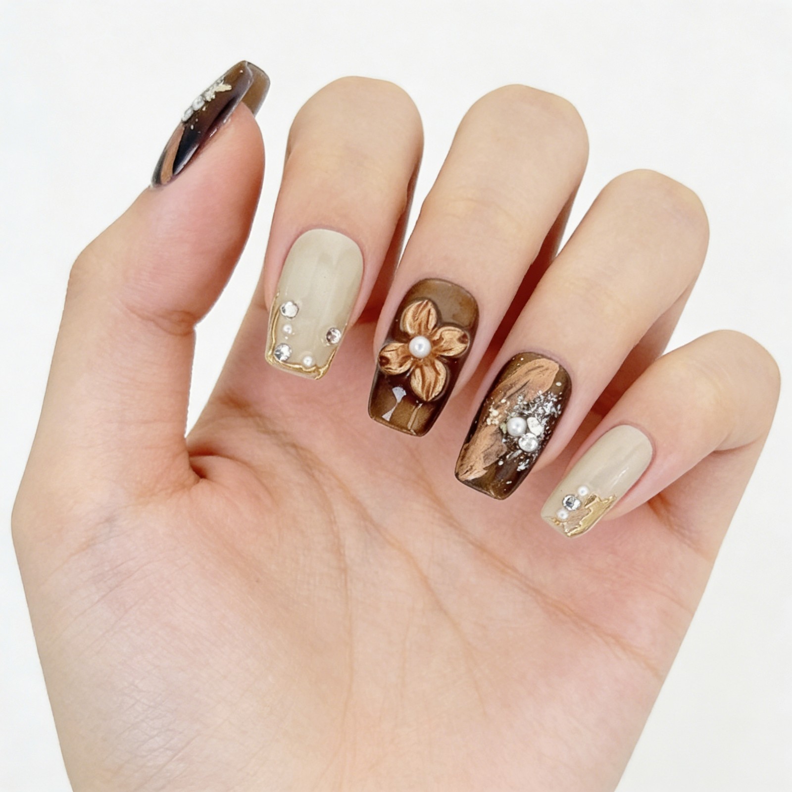 Vintage Gold Amber Press-On Nails with Pearl & Metal Flowers – Square Shape