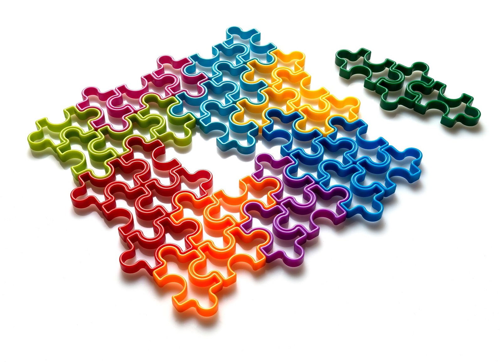 SmartGames IQ Jigsaw 120 Challenges for Ages 7 – Adult compact
