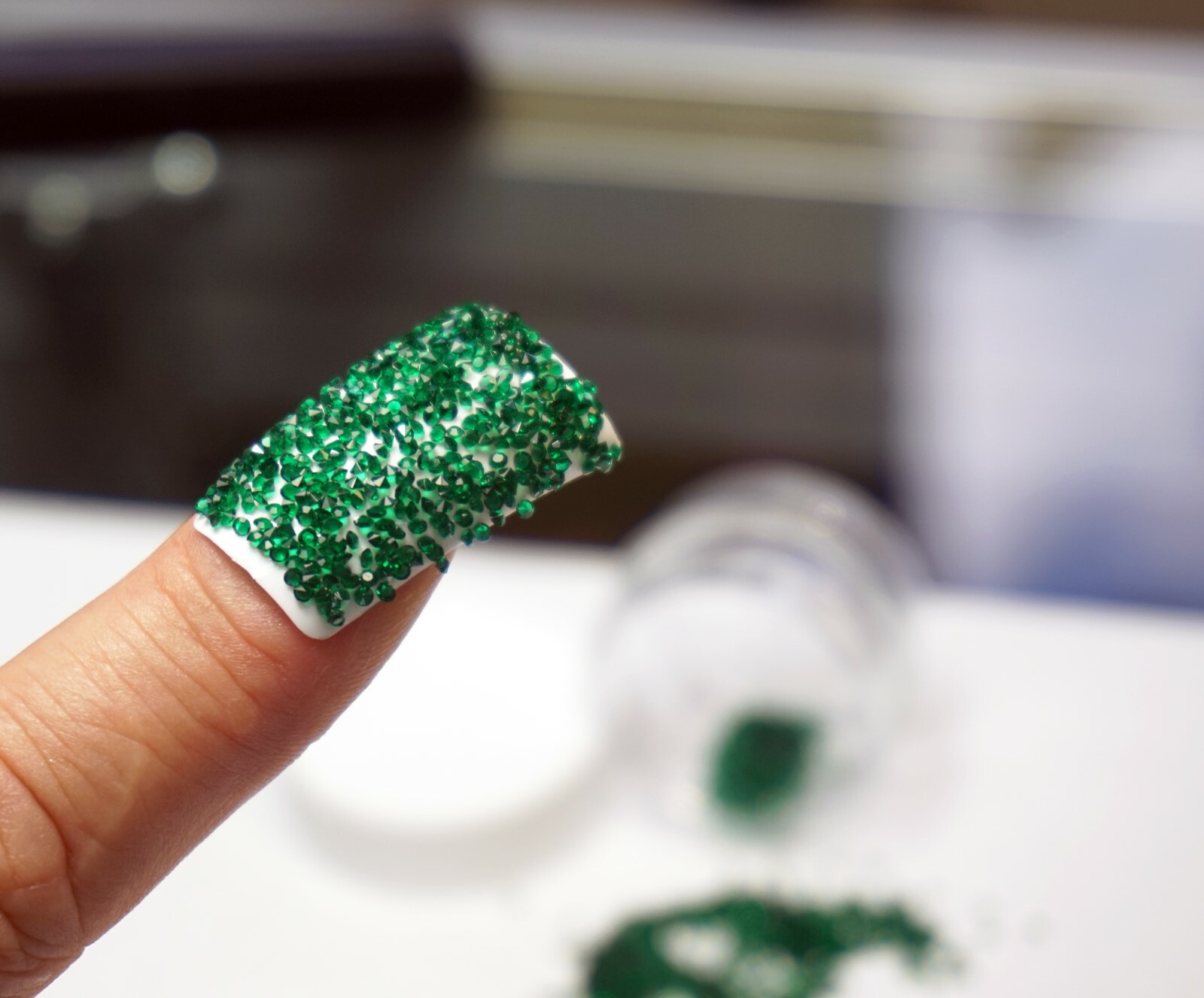 GREEN PREMIUM CRYSTALS FOR NAILS 1000 Pixiecrystals 3D Nail Art Small Gift