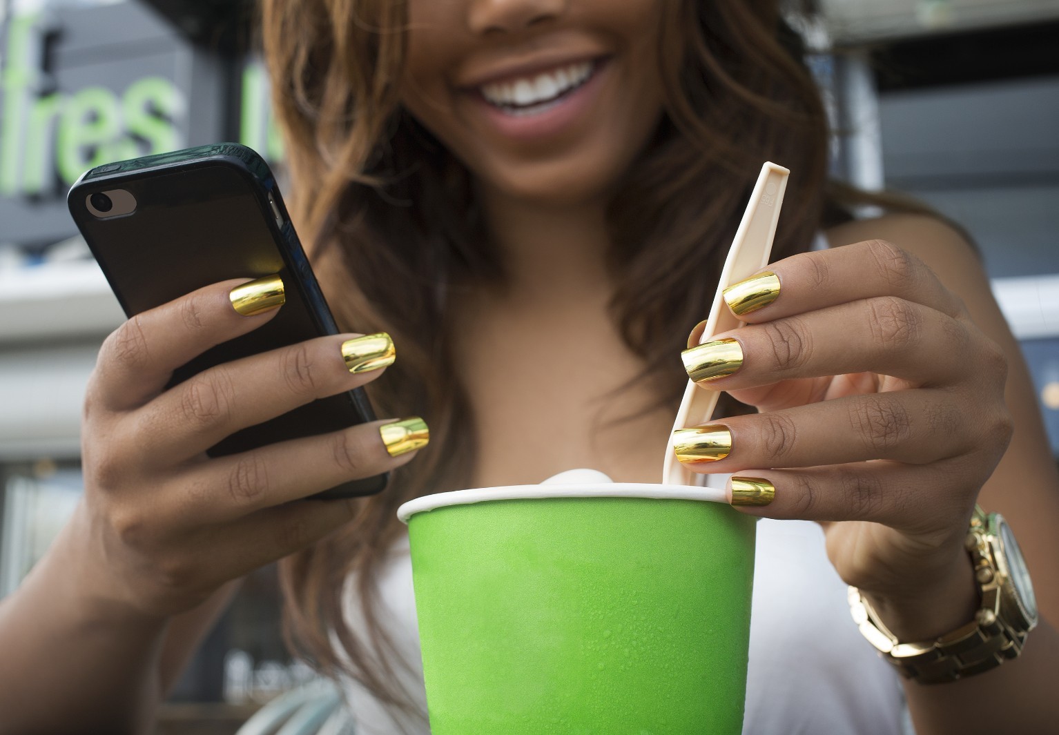 Runway Gold by Makellos; metallic stylish nails Press-On Nails