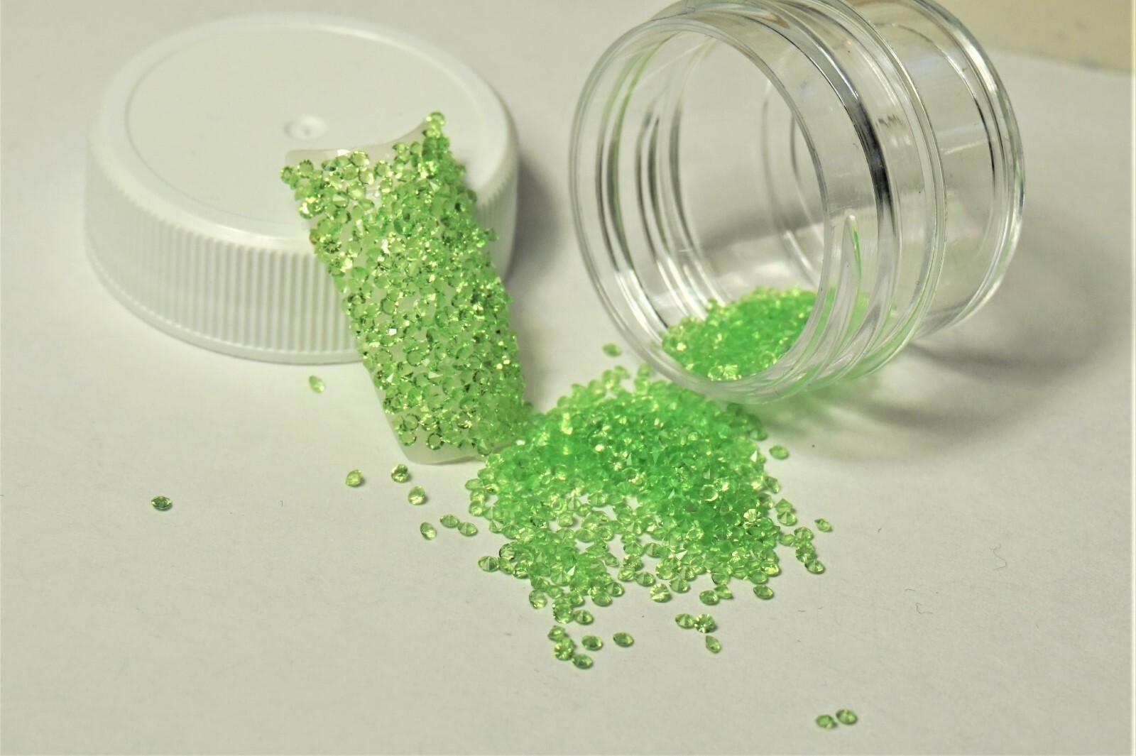 PREMIUM GREEN CRYSTALS FOR NAILS 1000 Pixiecrystals Nail Art Small Gift