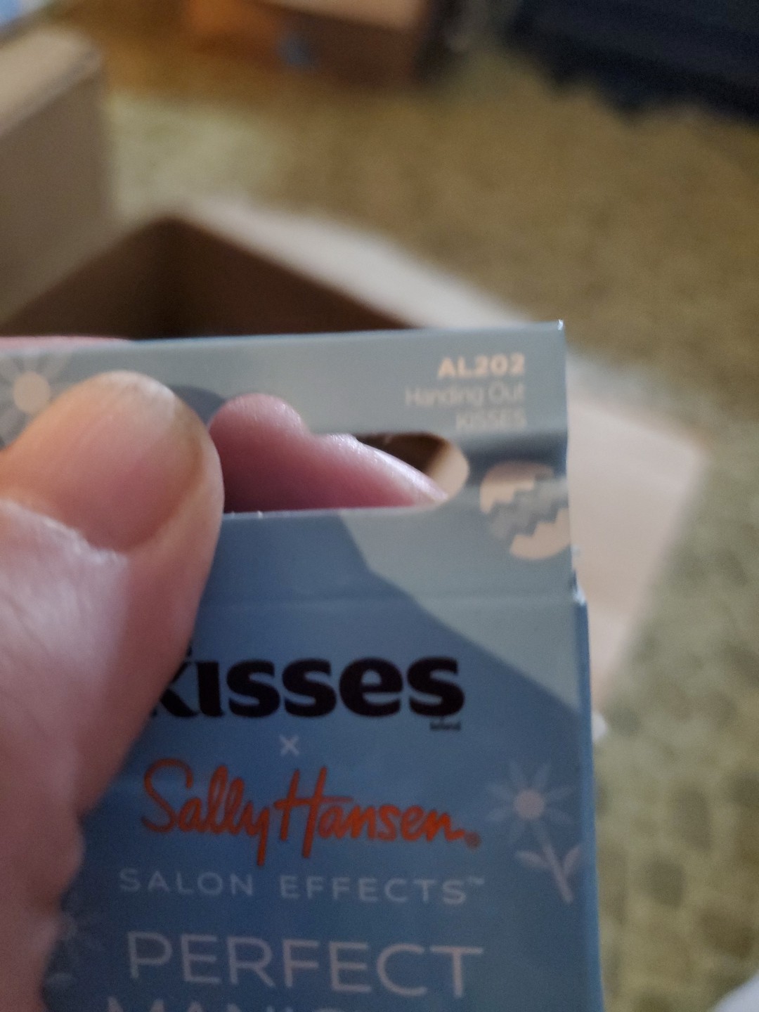 Sally Hansen Salon Effect Perfect Manicure x Hershey’s Kisses Handing Out Kisses