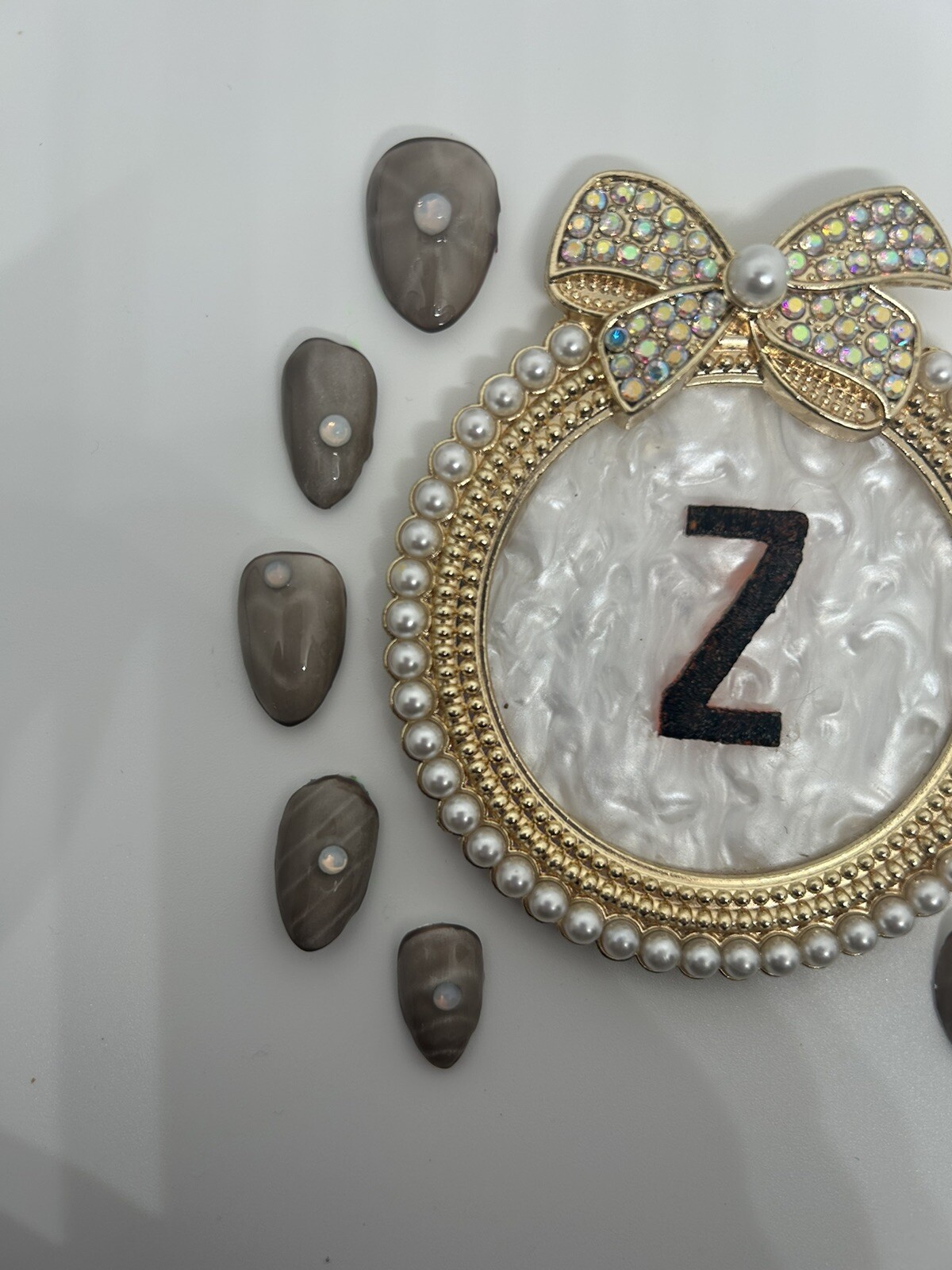 Z NAILZ Handmade M almond Magnetic Beige Press On Nails With “Opals”