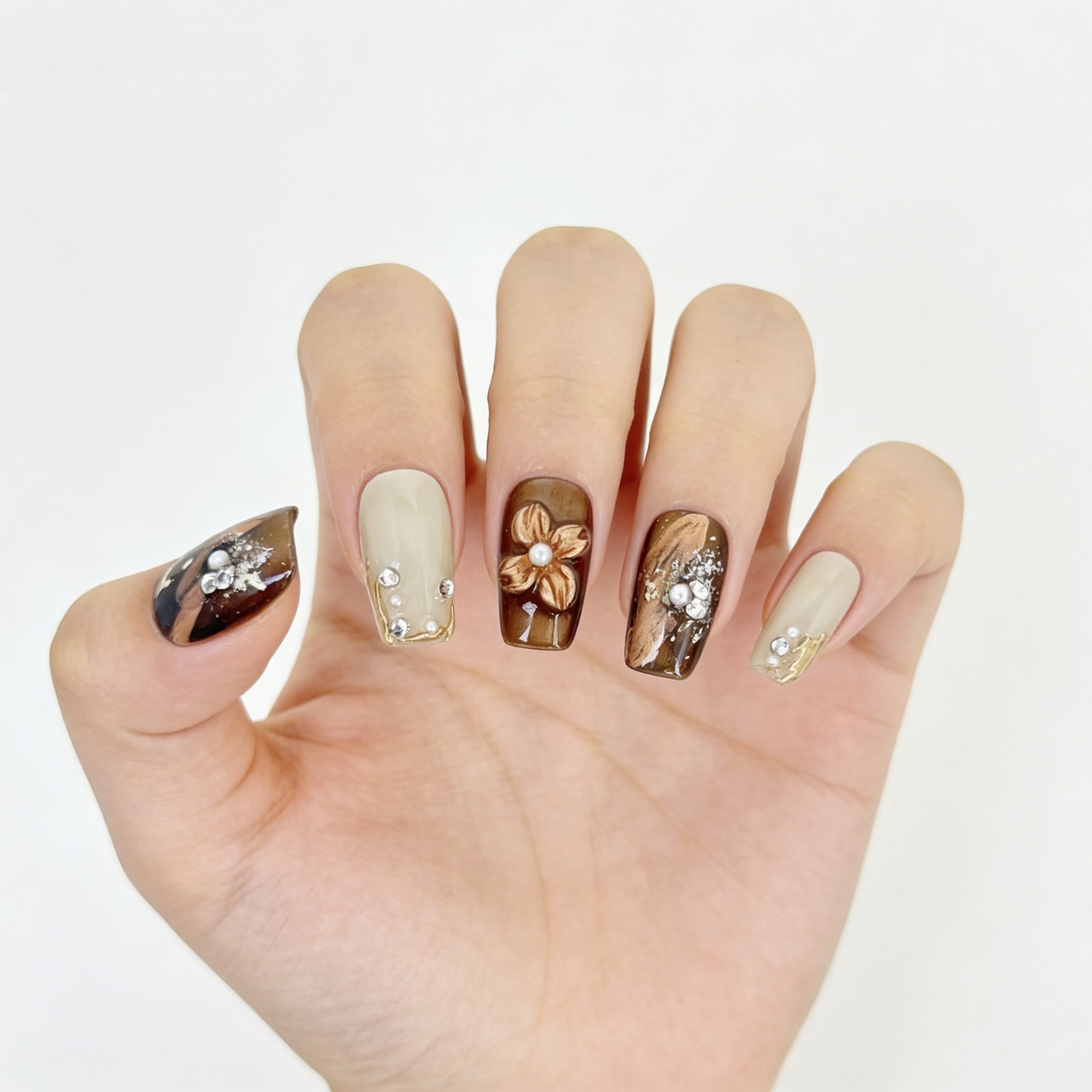 Vintage Gold Amber Press-On Nails with Pearl & Metal Flowers – Square Shape