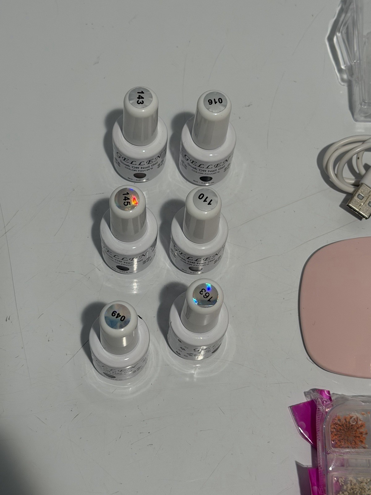 Bundle Nails Art Kit With UV Light And 6 Differents Colors