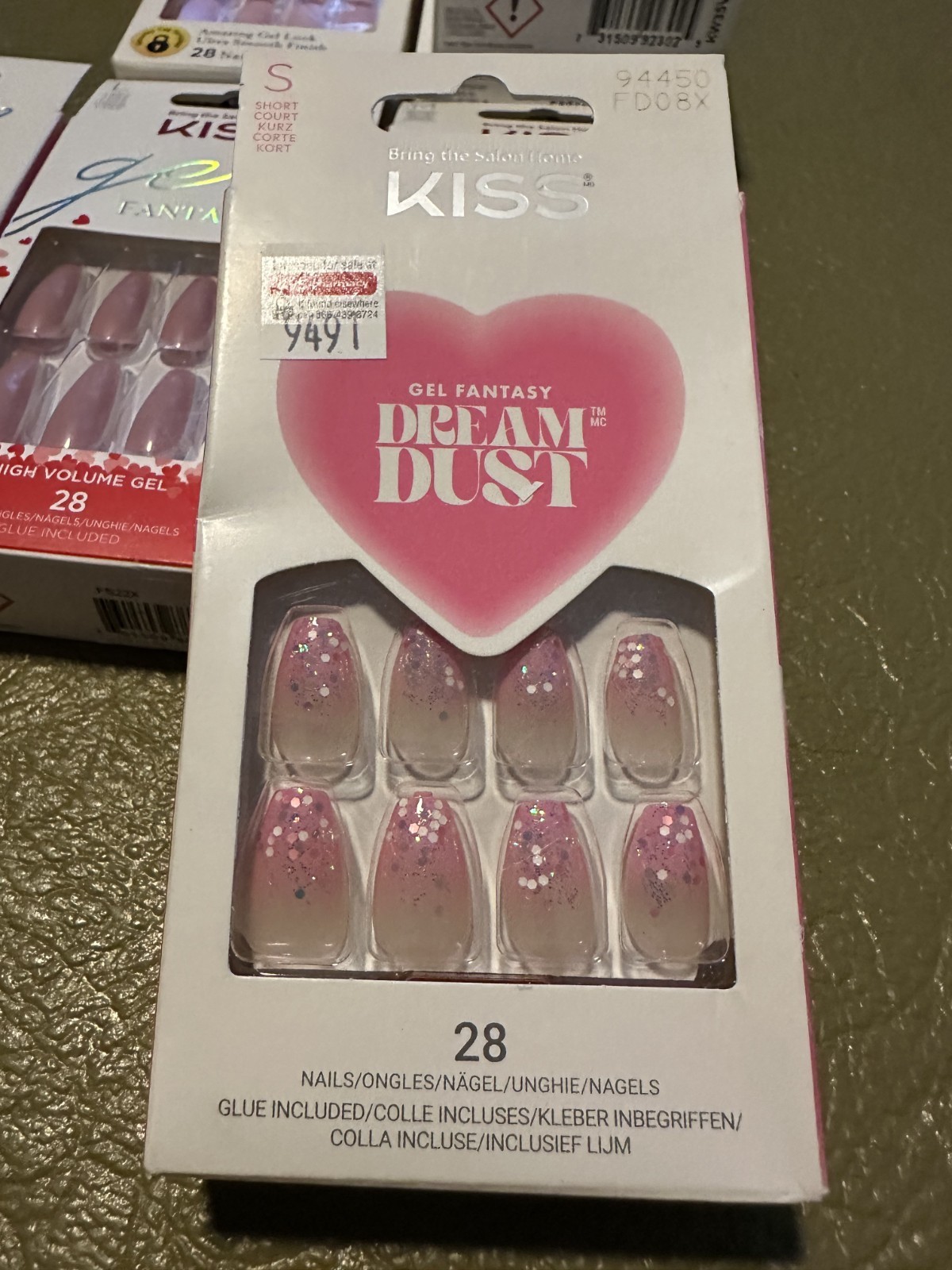 Kiss Nails Glam Fantasy Glue/Press on Small Almond Pink Glitter Dream Dust