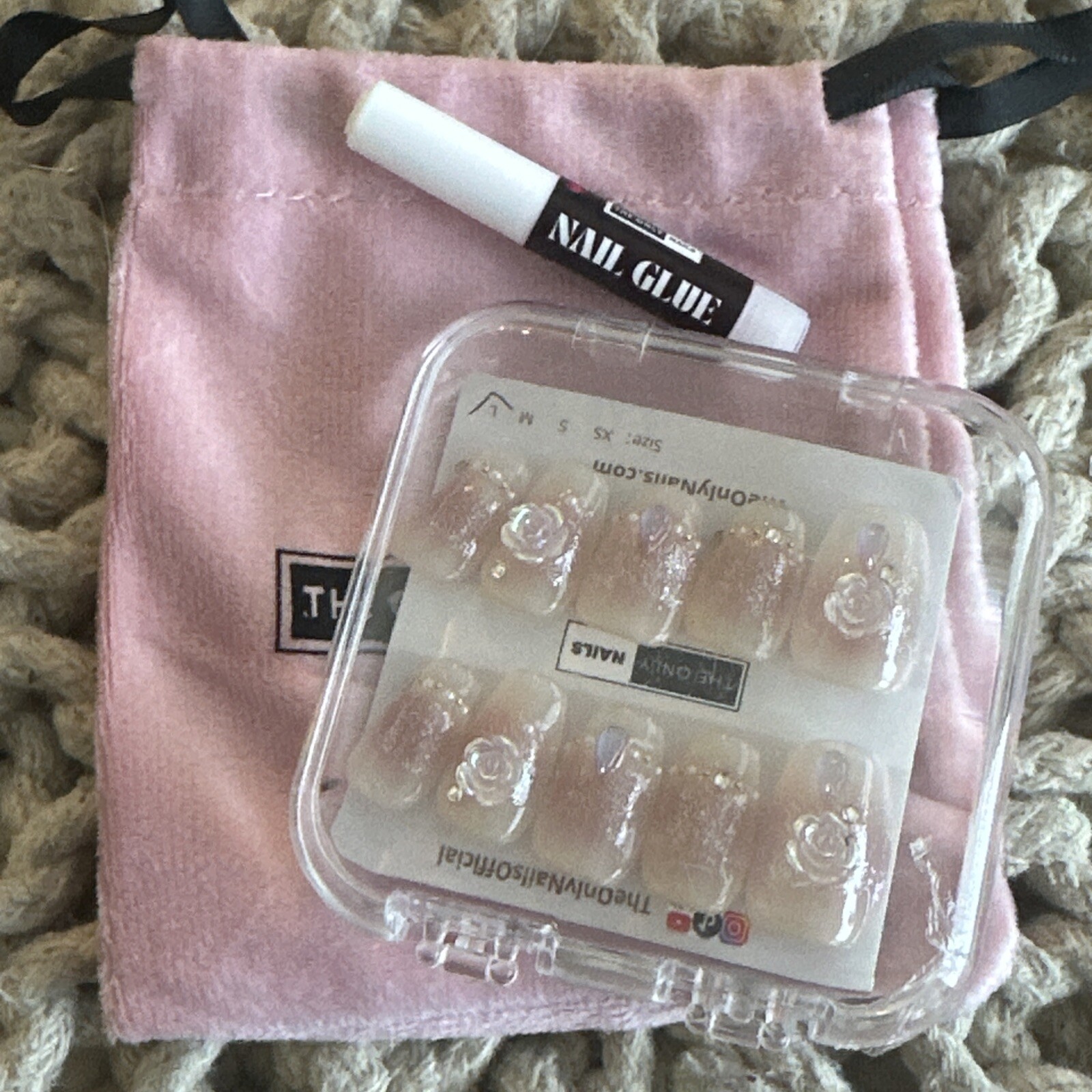 Handmade Acrylic & Gel Reusable Nails – Shimmering 3D Flower