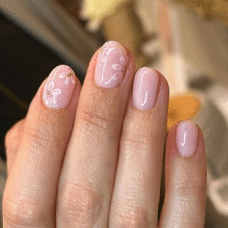 48pcs Short Round Press on Nails, Nude Pink Tiny Daisy Casual Daily Nails