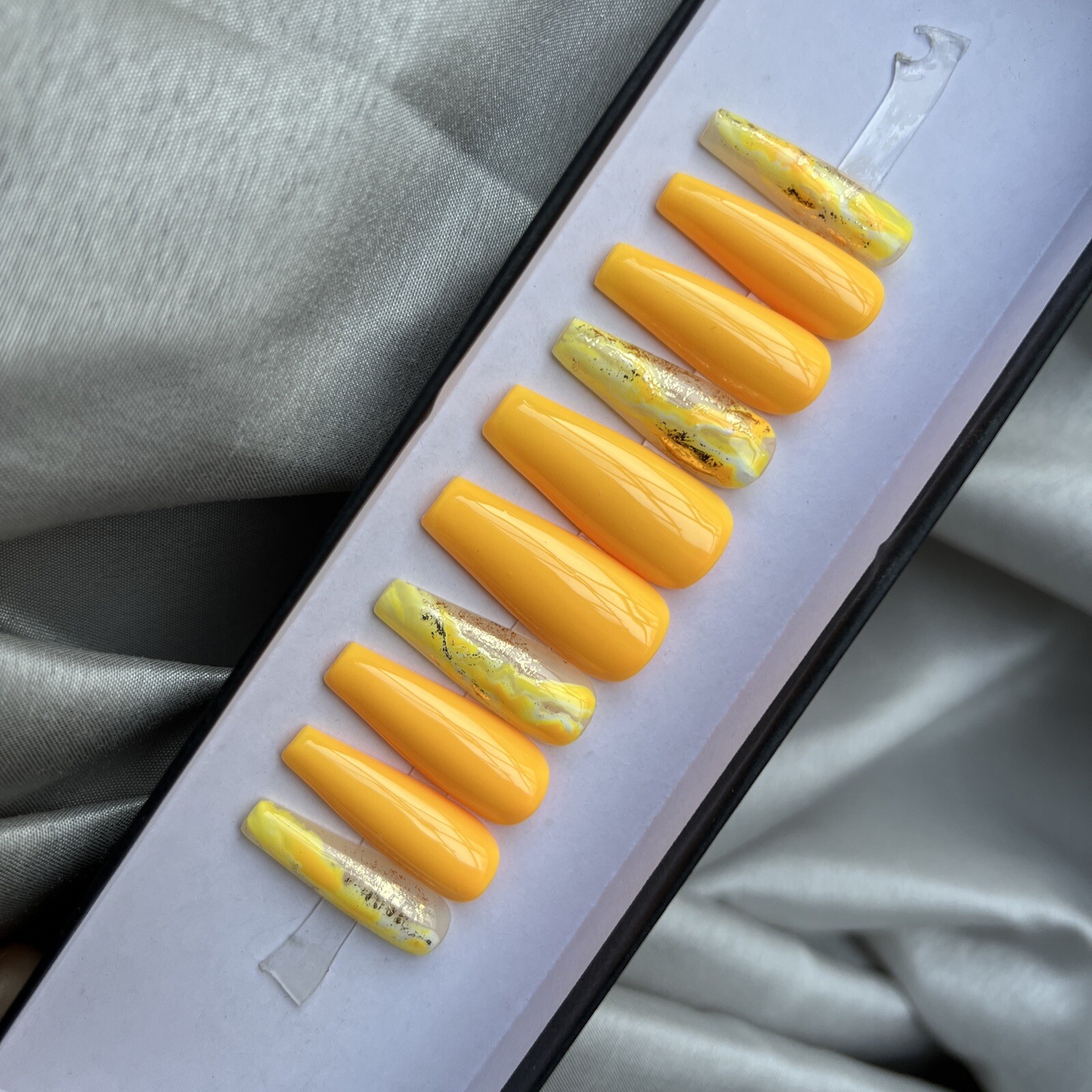 ✨ORIGINAL LUXURY Gel Press On Nails, Yellow Gold Flakes Coffin, 10p W/ kit MED