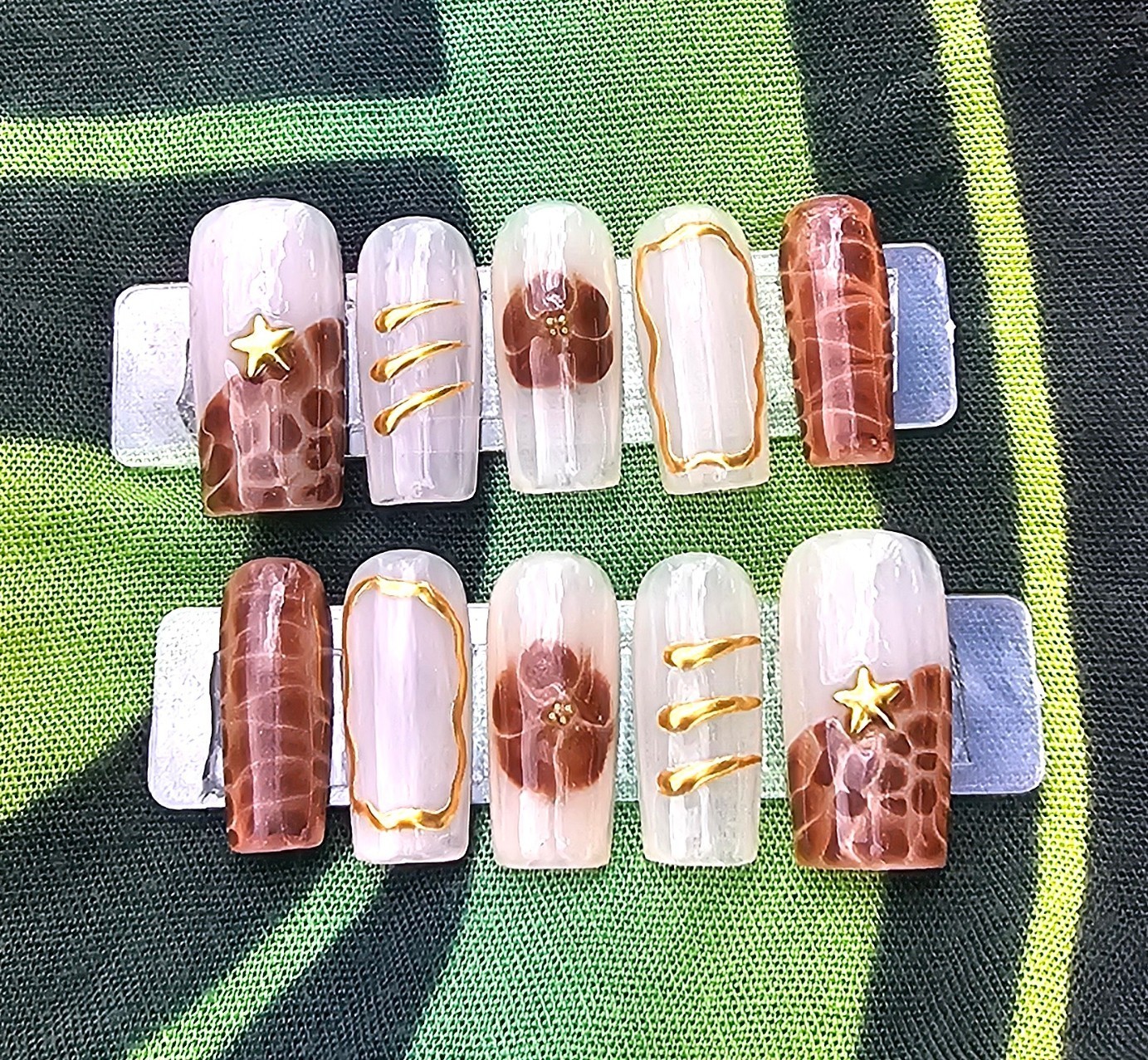 Press-On Nail Set #58: Blooming Brown & Gold