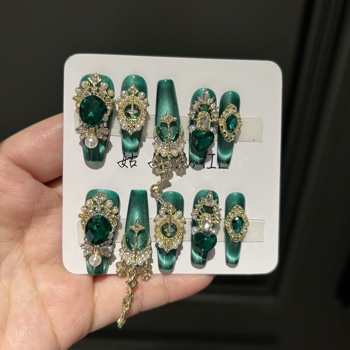 Luxury Emerald Green Cat Eye Butterfly Handmade Press On Nails