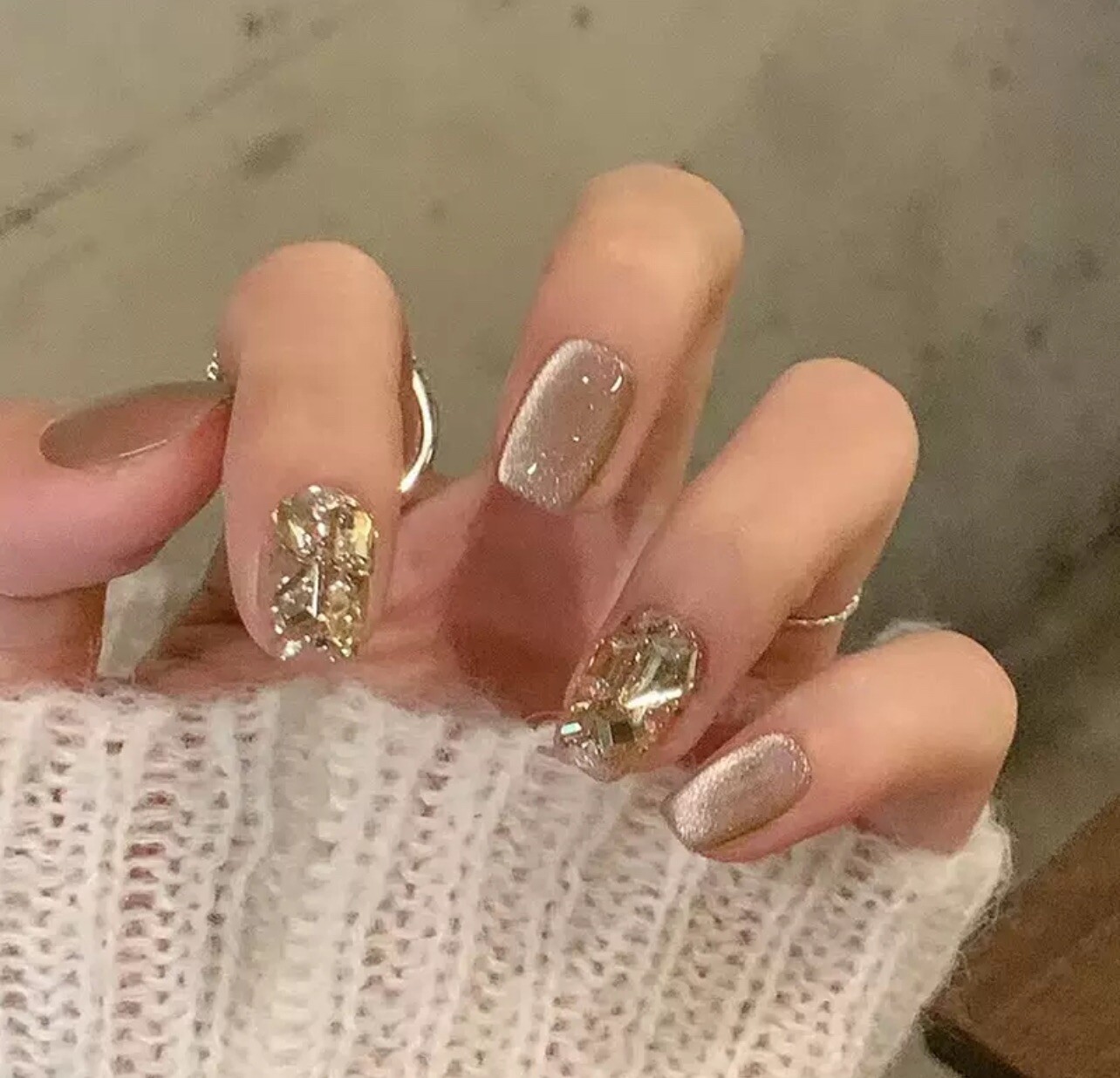 Cat Eye Press on Nails Short Square Fake Nails Glitter with Cat Eye