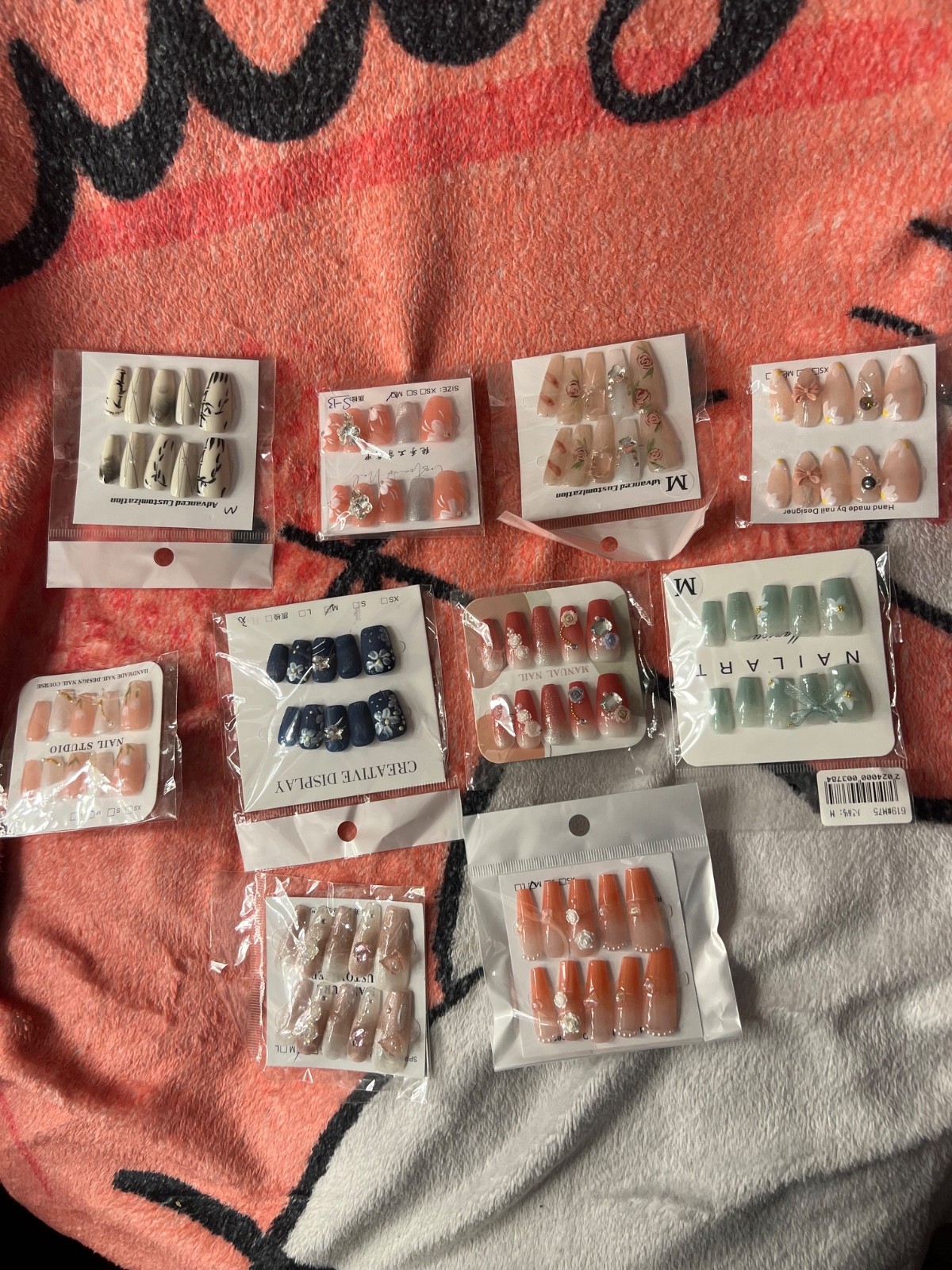 Super high quality, reusable, handmade press on nails. You get 5 pairs with glue