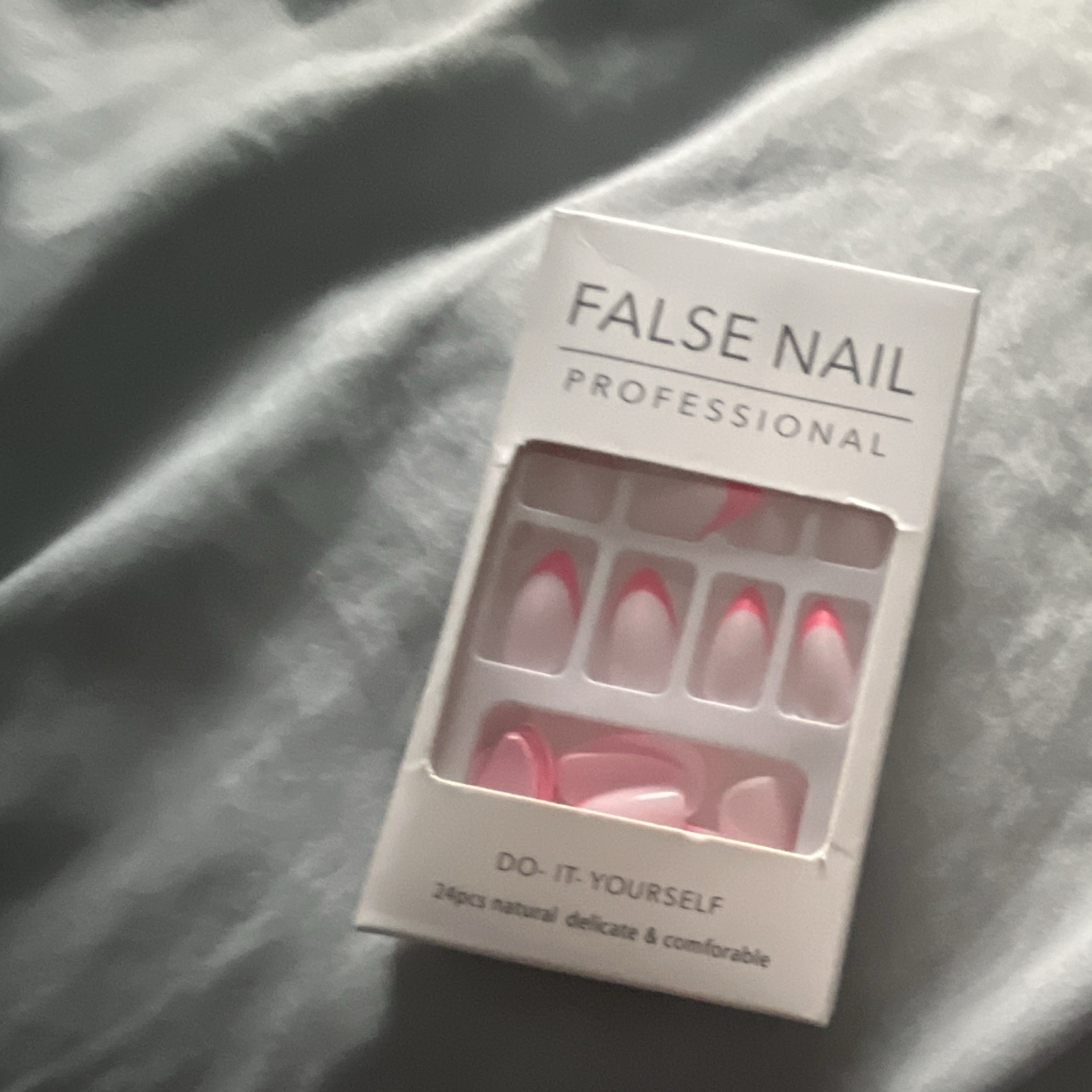 French Tip Press-On Nails Coffin Medium Full Cover Shiny Pink/White 24pcs
