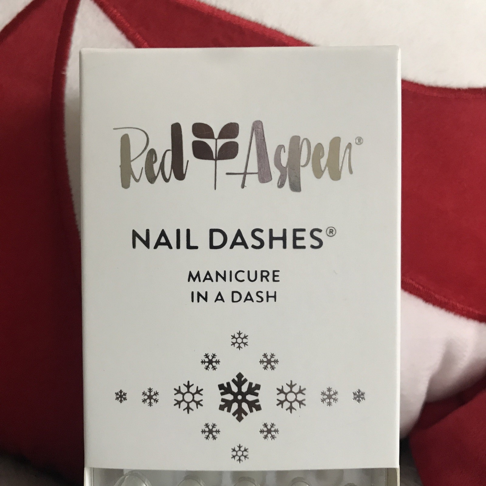 Snowy White, Medium, Squoval, Shimmery, Winter, Simple PressOn Nails