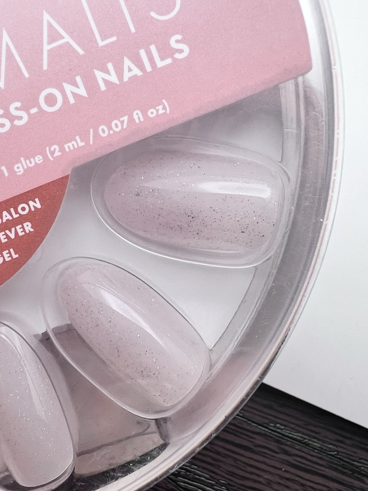 Mani Minimalist Press-On Nails Medium Milky Micro Glitter Instant Mani 42pcs
