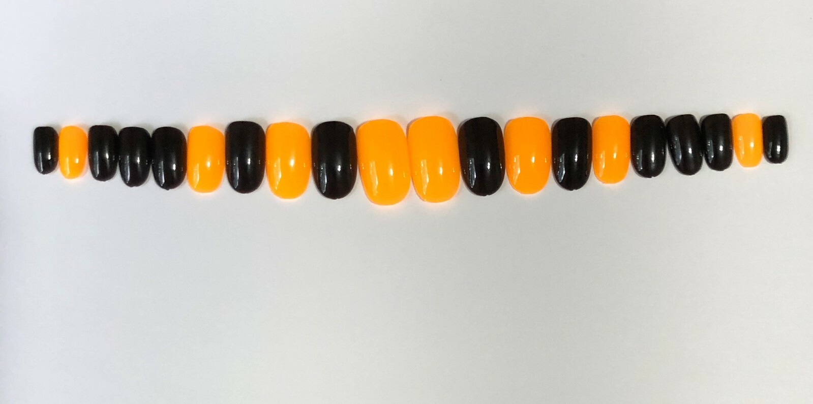 Glow in the Dark and Picture reveal Nails – (Set of 20 sizes 0-9) Short Oval