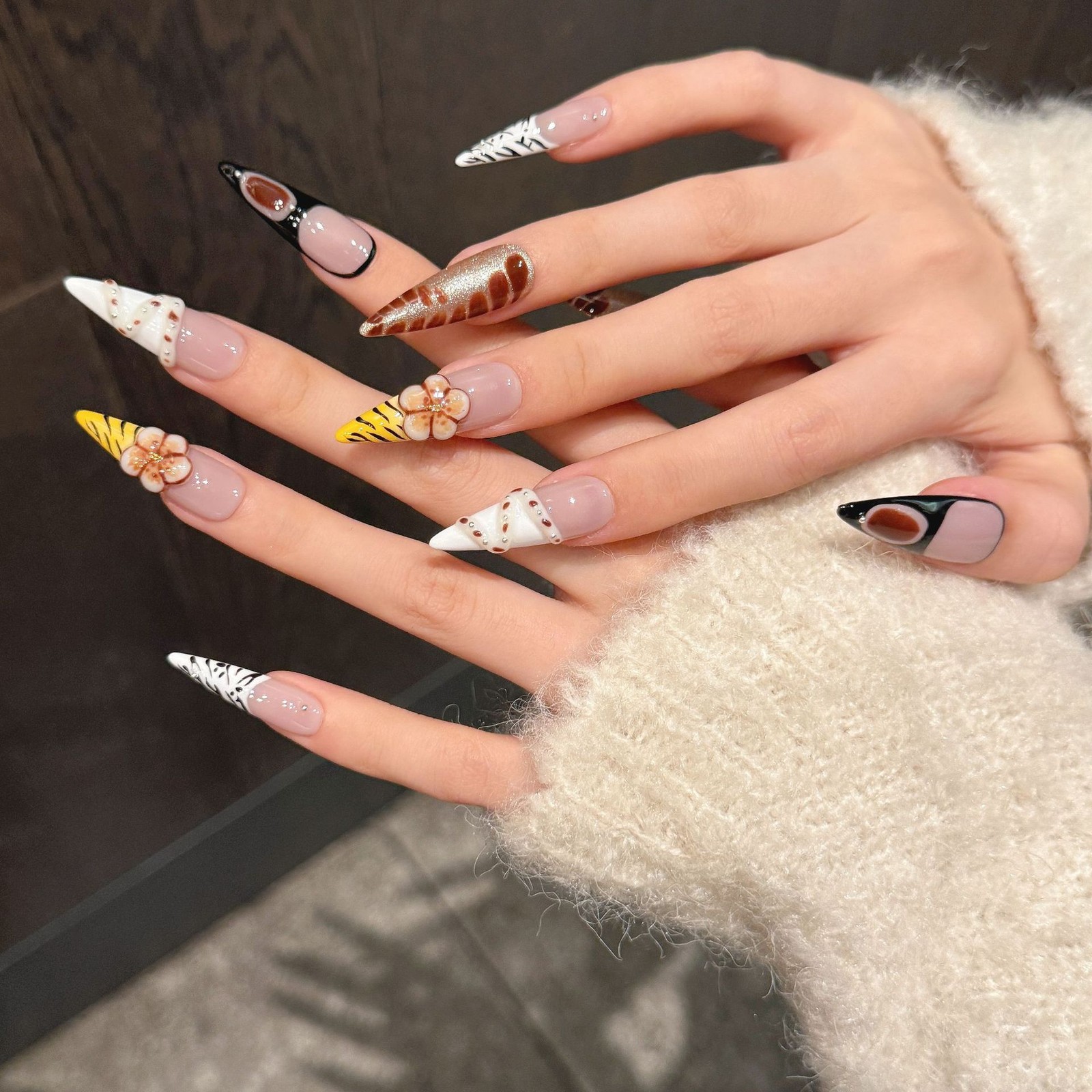 10Pcs Leopard Floral 3D Carved Long Stiletto Press On Nails Party Daily Nails