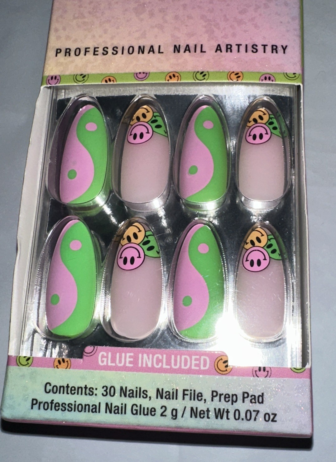 Salon Perfect Modern Nostalgia Press On Nails Ying Yang Medium Almond Shape
