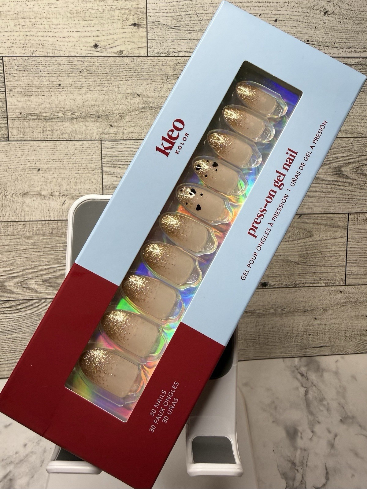 New Kleo Kolor Press-On Gel Nails – Almond Shape – Golden Heart