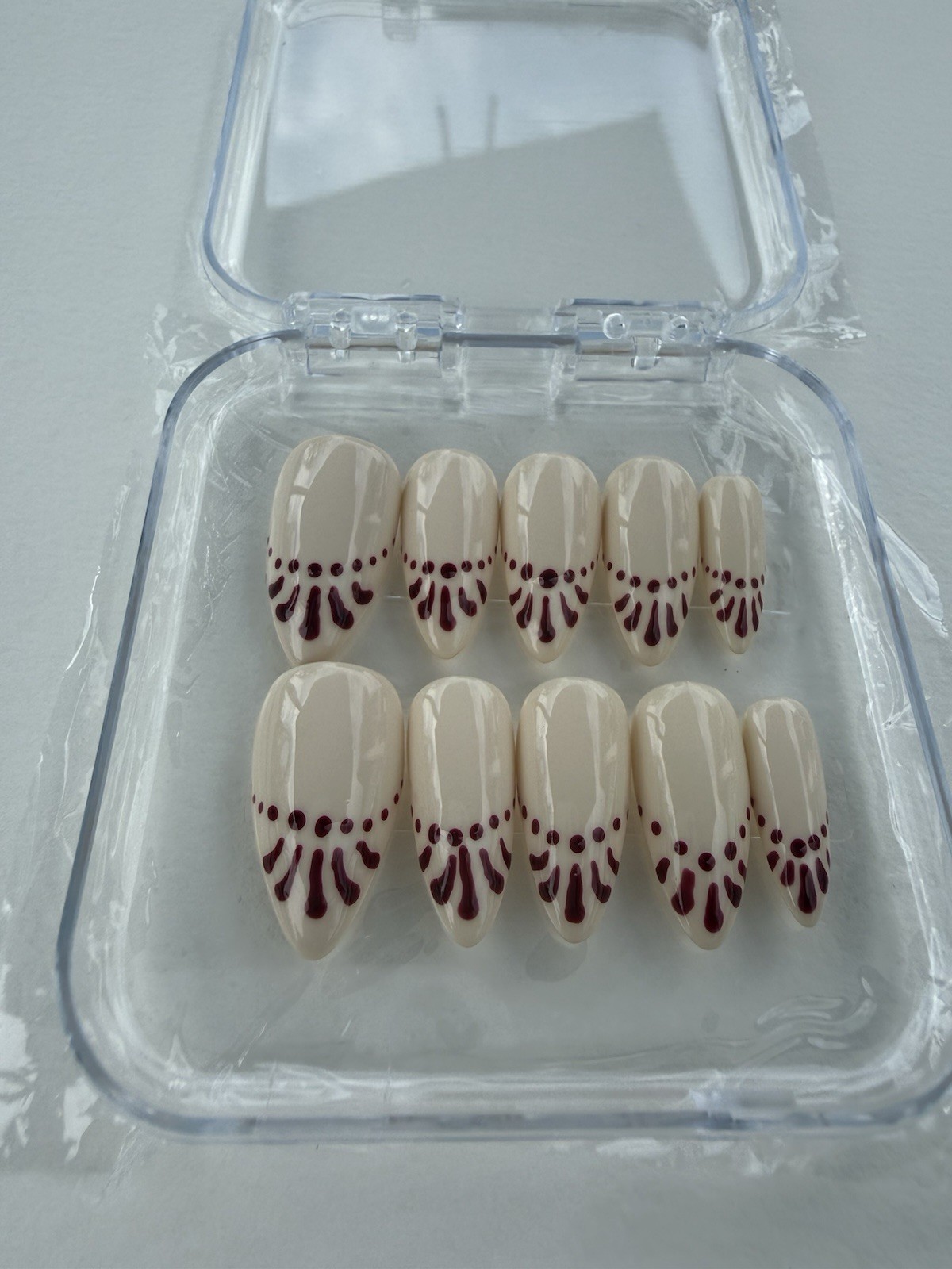 Press On Nails Handmade Apres Short Almond With Beige And Dark Red Design Size M