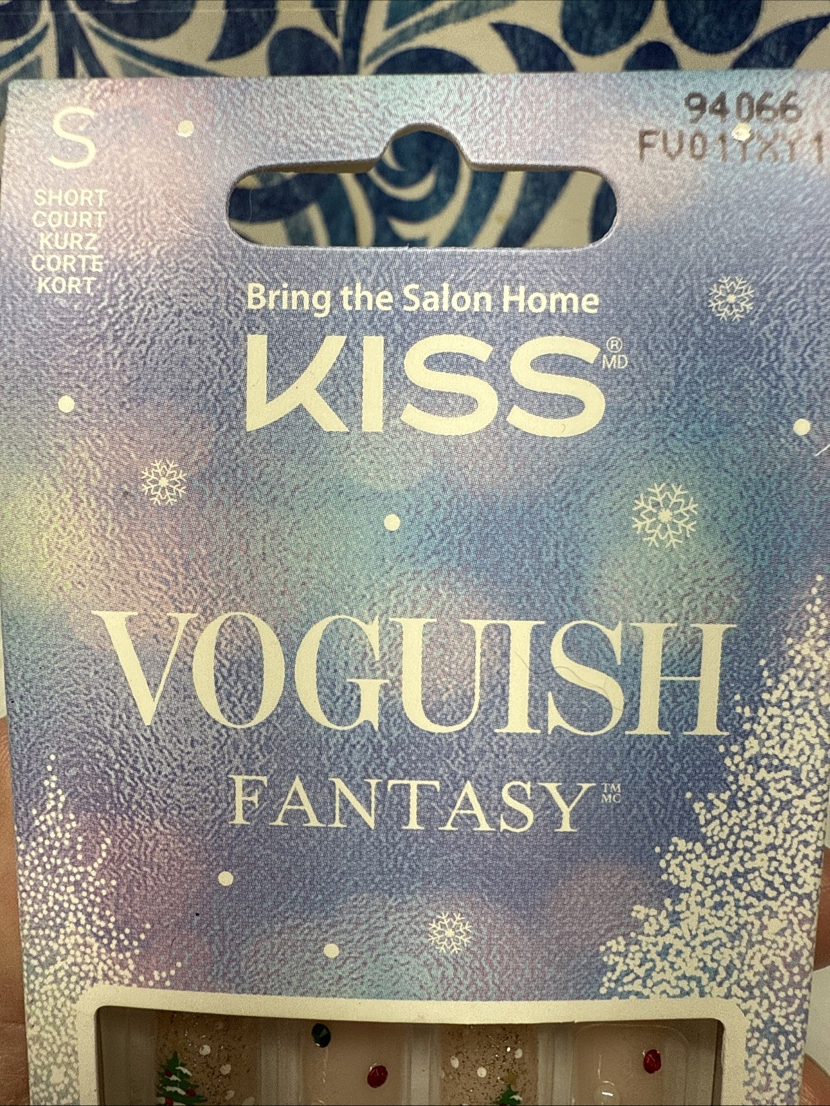 KISS VOGUISH Fantasy Short Length Nude Green Red Christmas Tree Nails New