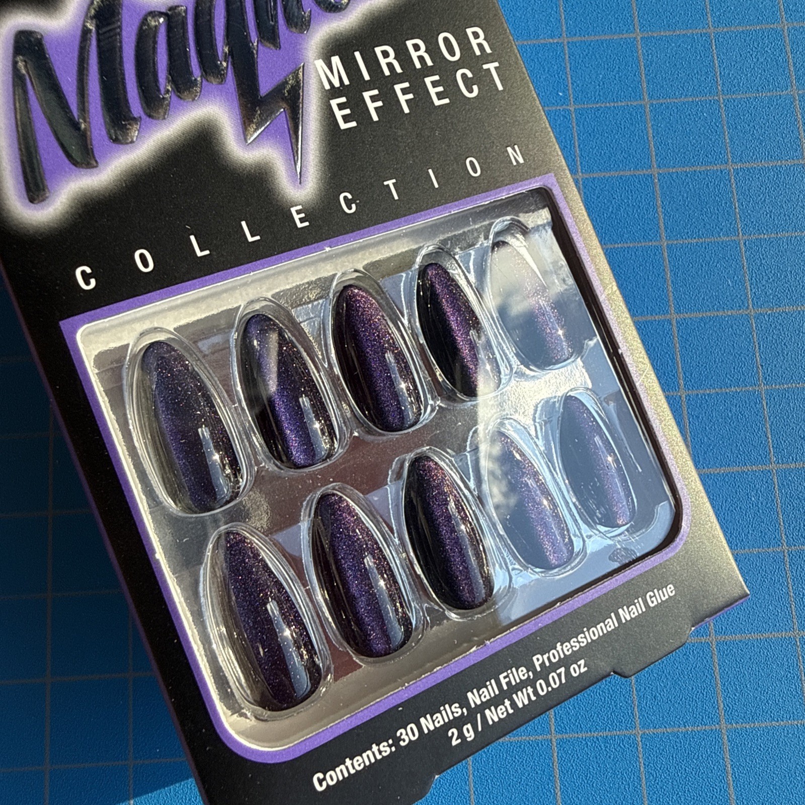 Salon Perfect Magnetic Mirror Effect Glue-on Nail Set, Qty 30, Magnetic Blue