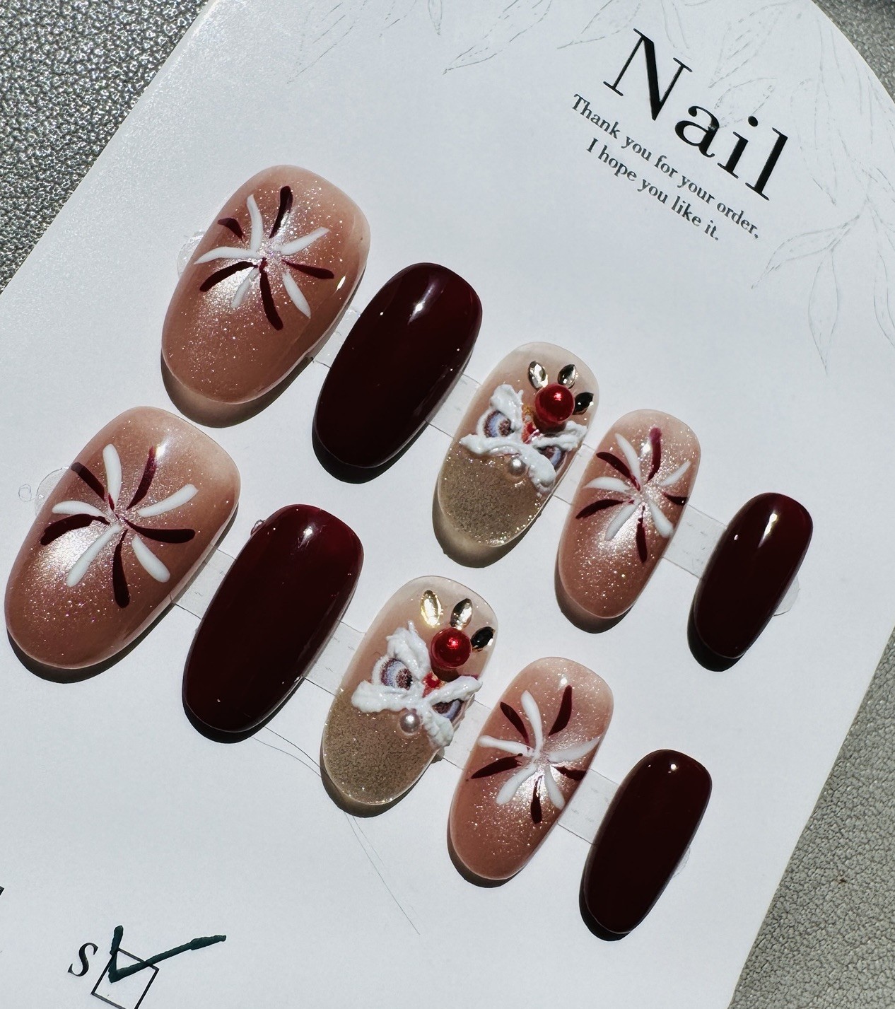 Press-On Nails Oval Medium Burgundy/Beige/Gold Christmas Glitter Pre-Designed