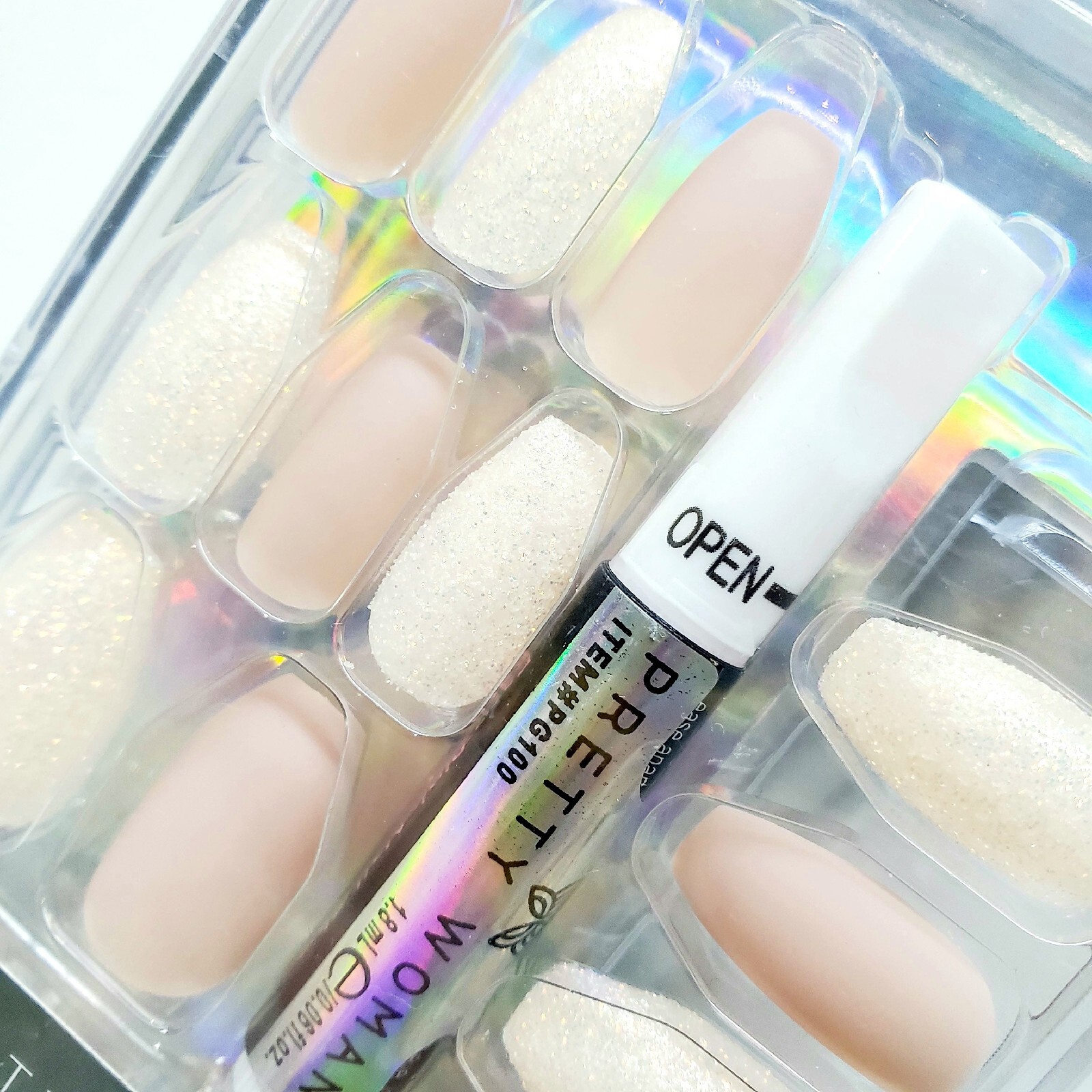 Pretty Woman 24 Faux Nails Beige Cream Glitter Glue Included Medium Coffin Shape