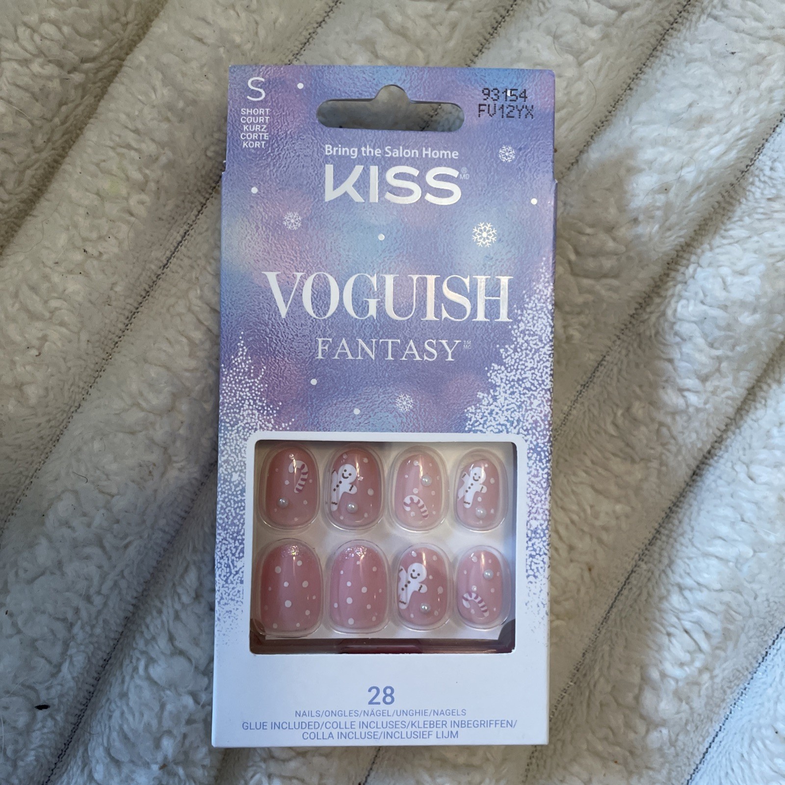 KISS Voguish Fantasy Press on Nails, Happy Mittens, Pink, Short Oval, 28 Count