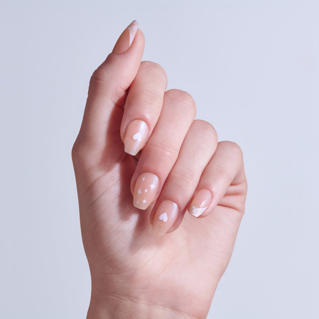 KISS 32 GLUE ON NAILS VALENTINES DAY CHEERS PINK SHORT COFFIN WITH WHITE HEARTS