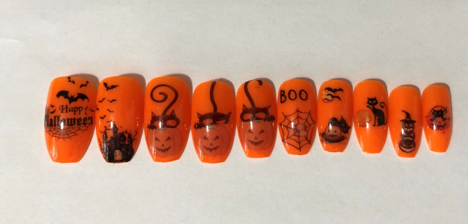 Black Cats and Pumpkins- press on nail set- (Set of 20 sizes 0-9) Short Coffin