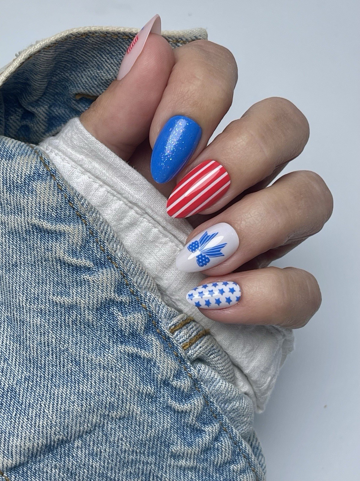 Red Aspen Press On Nails~ Ash Medium Almond Glitter Design NWT July 4th