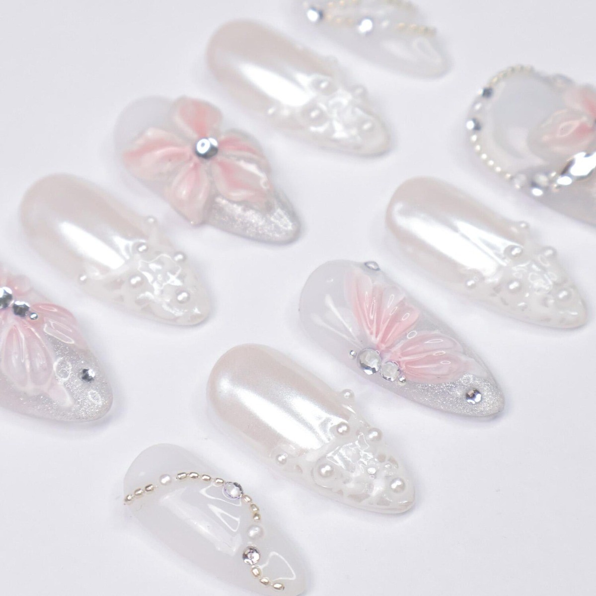 Milky White Floral Handmade Press on Nails Pearl Chain Lace Shiny Fake Nails