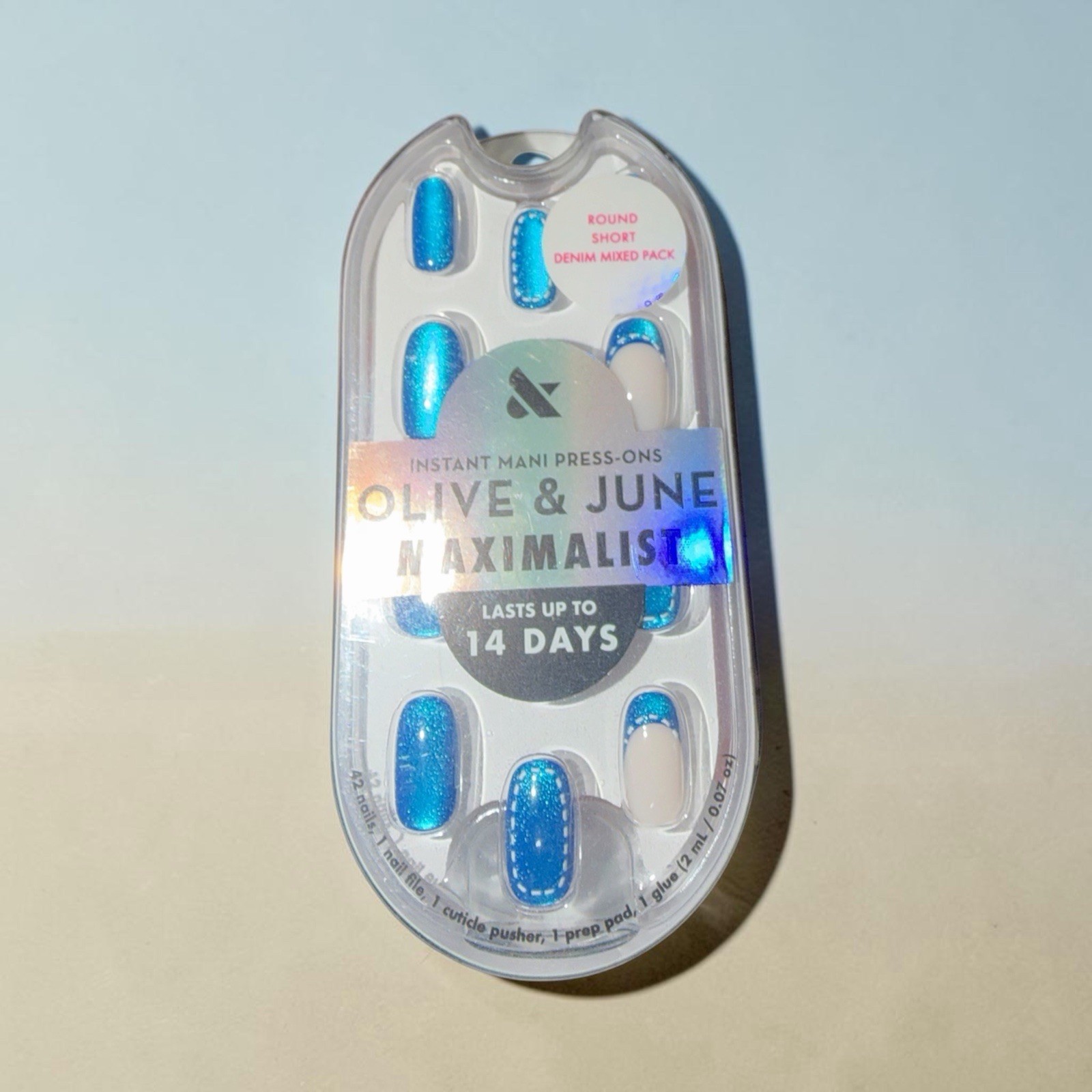 Olive & June – Instant Mani Press On Nails Maximalist – Round Short Denim Mixed