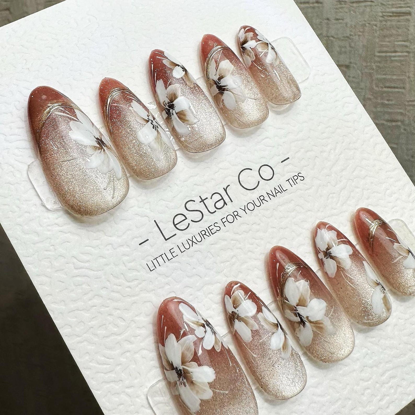 Handmade Gradient Gold Glitter White Floral Wire Medium Almond Press on Nails