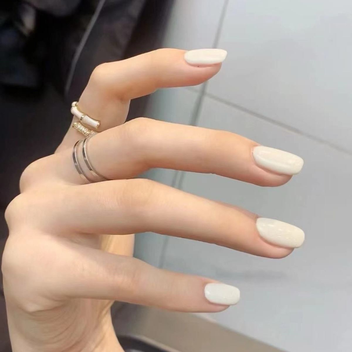 Sleek Nude Press – on Nails | Minimalist Manicure XS S M