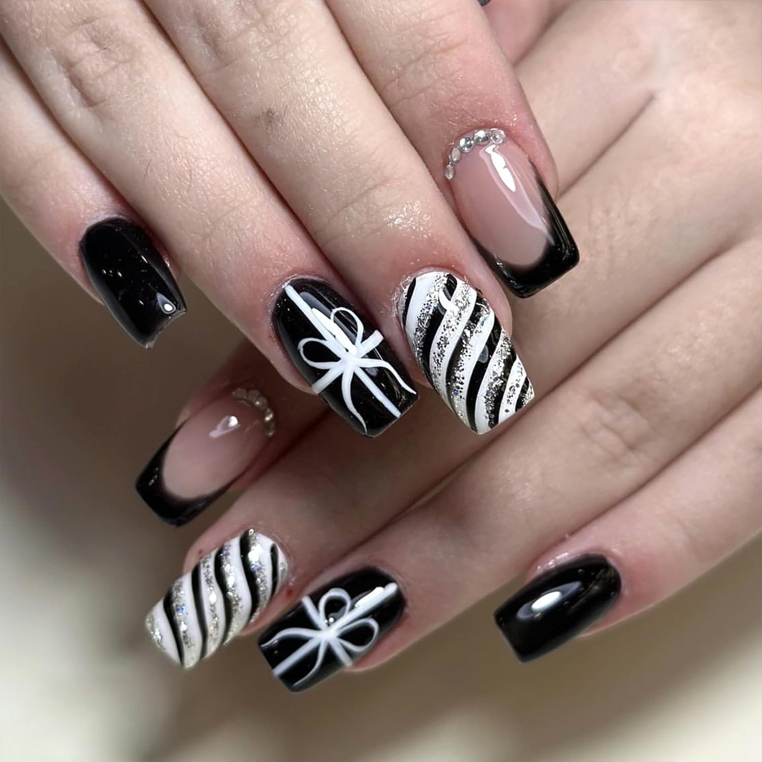 24Pcs Christmas Press On Medium Square Black Fake Nails With French Tip Desig…